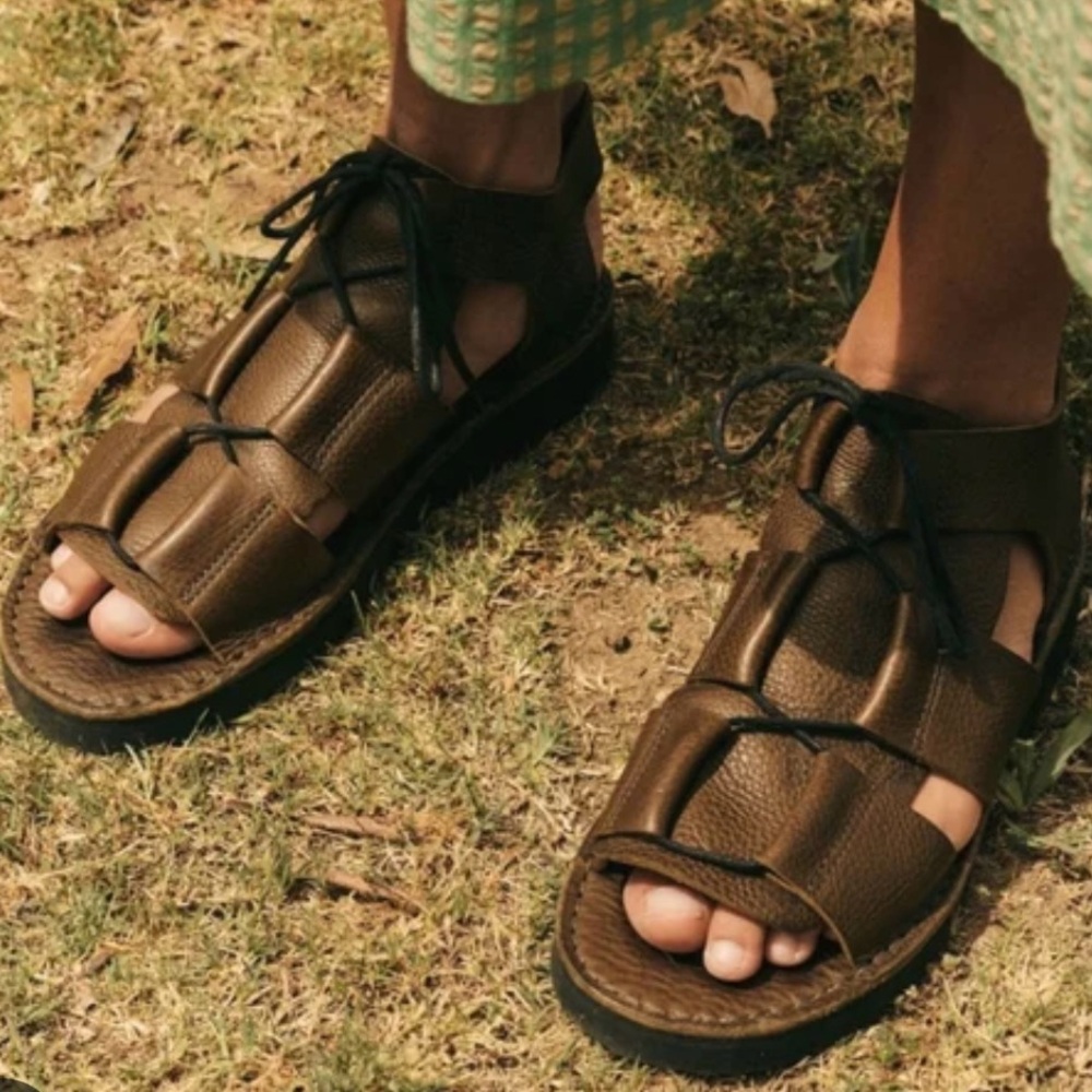 Lina sandals crafted from vegetable-tanned leather by Fracap for Toast
